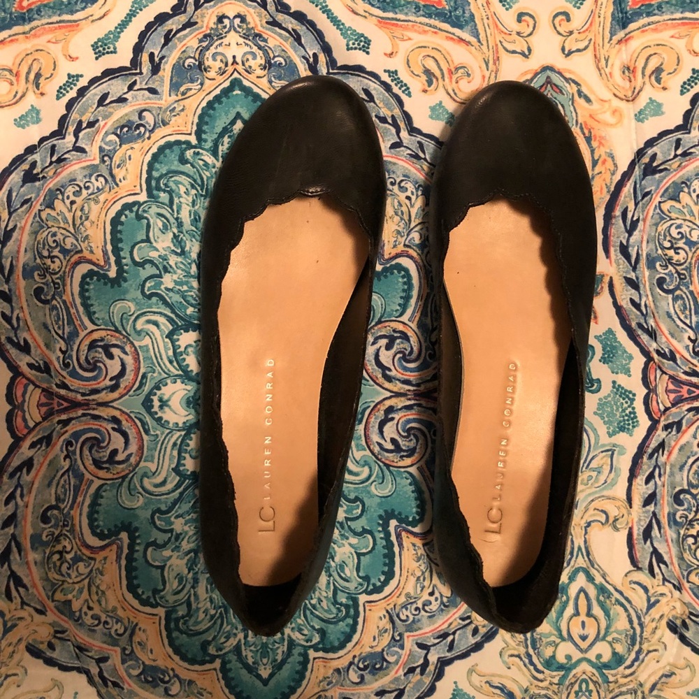 Black scalloped flats